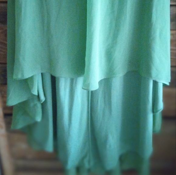 BEAUTIFUL LIGHT GREEN EVENT DRESS - Picture 4 of 6